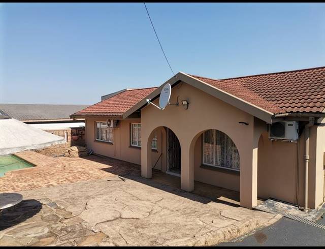 4 BEDROOM HOUSE FOR SALE IN SHALLCROSS